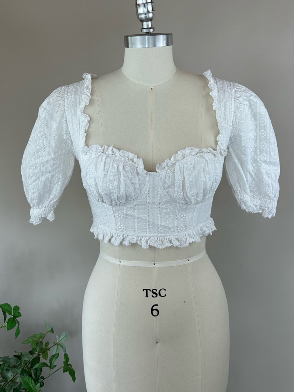 House of CB White Cecile Ruffled Lace Crop Top Sz Small